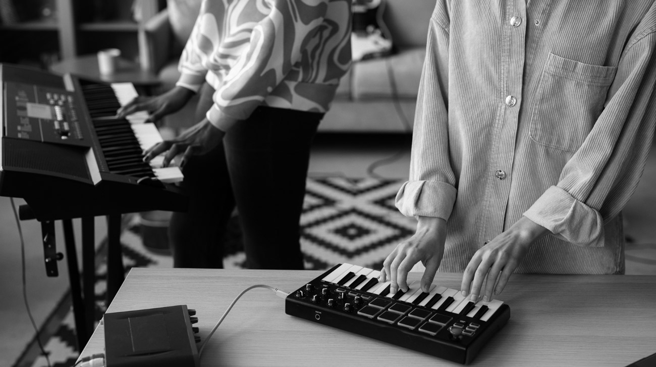 tales-of-synthpop-orianik